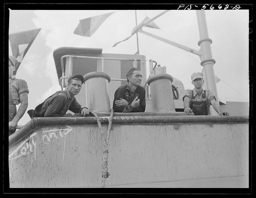 Ingalls Shipbuilding Company, Decatur, Alabama. Workman waiting for the launching of an Army barge