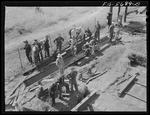 Ingalls Shipbuilding Company, Decatur, Alabama. Workmen waiting for the launching of an Army barge