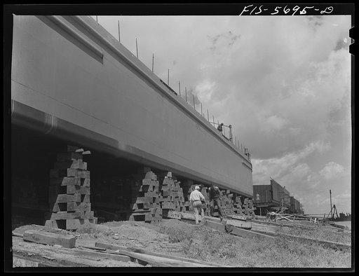 Ingalls Shipbuilding Company, Decatur, Alabama. Removing the timbers which support an Army barge, just before launching her