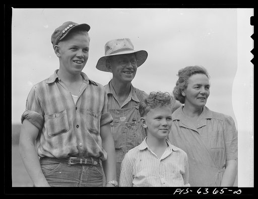 Vernon County, Wisconsin. Edward Saugstad and his family