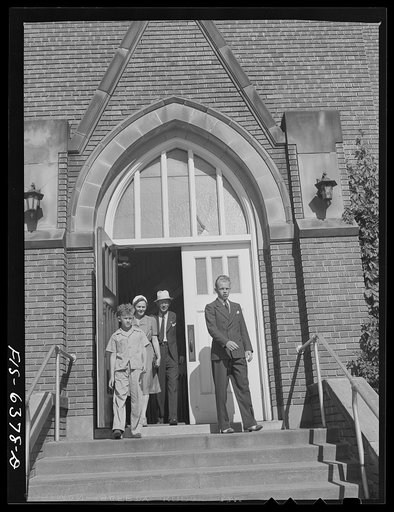 Westby, Vernon County, Wisconsin. The Saugstad family leaving Our Saviour's Lutheran church