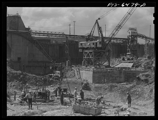 Fort Loudon [i.e., Loudoun] Dam, Tennessee (Tennessee Valley Authority (TVA)). Construction work