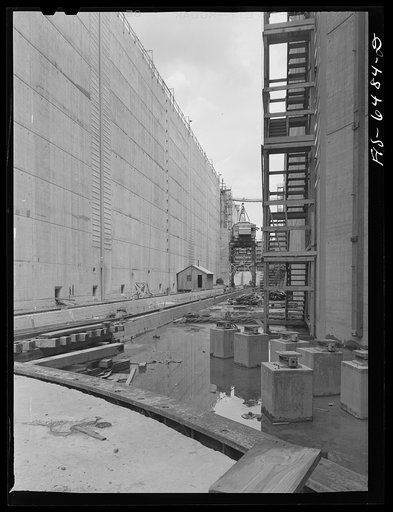 Fort Loudon [i.e., Loudoun] Dam, Tennessee (Tennessee Valley Authority (TVA)). A lock under construction