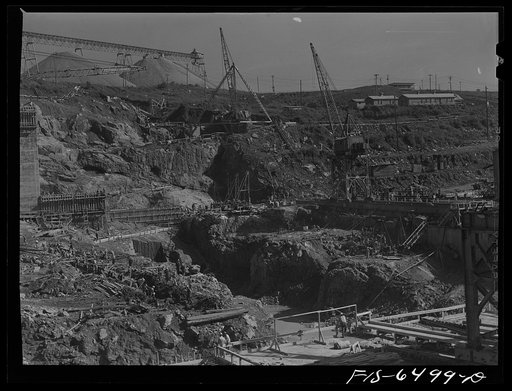 Fort Loudon [i.e., Loudoun] Dam, Tennessee (Tennessee Valley Authority (TVA)). Construction work
