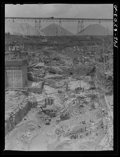 Fort Loudon [i.e., Loudoun] Dam, Tennessee (Tennessee Valley Authority (TVA)). Construction work
