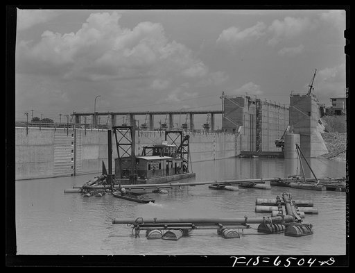 Fort Loudon [i.e., Loudoun] Dam, Tennessee (Tennessee Valley Authority (TVA)). Construction work