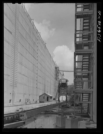 Fort Loudon [i.e., Loudoun] Dam, Tennessee (Tennessee Valley Authority (TVA)). A lock under construction