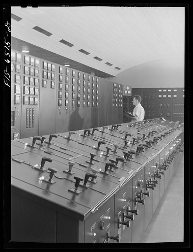 Chickamauga Dam, Tennessee (Tennessee Valley Authority (TVA)). Control room