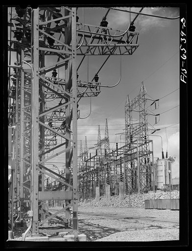 Chickamauga Dam, Tennessee (Tennessee Valley Authority (TVA)). Switchyard