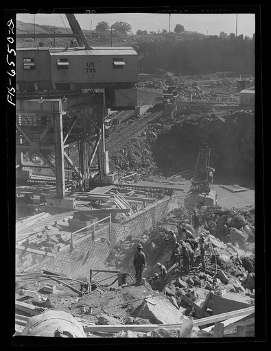 Fort Loudon [i.e., Loudoun] Dam, Tennessee (Tennessee Valley Authority (TVA)). Construction work