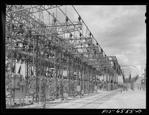 Chickamauga Dam, Tennessee (Tennessee Valley Authority (TVA)). Switchyard