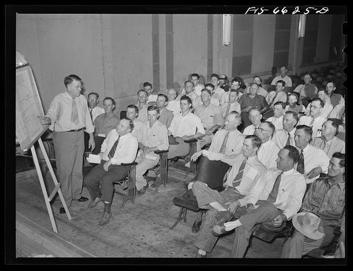 Hayti, Missouri. Manager of the U.S. Rural Electrification Administration (REA) cooperative speaking to members at the annual meeting