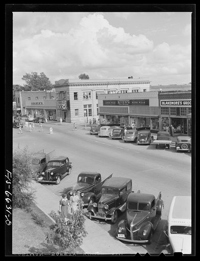 Untitled photo, possibly related to: Dunklin County, Missouri. County seat during primary election