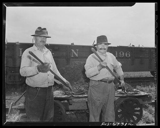 Detroit, Michigan. (vicinity). Soldiers of production working on the railroad