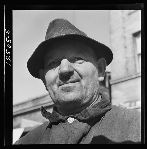 Chicago (north), Illinois. Mr. John E. Lindstrom, 4136 Northwestern Avenue, one of the volunteer scrap collectors of the Teamsters' union participating on the scrap collection drive on Armistice Day