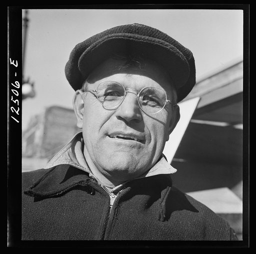 Chicago (north), Illinois. Mr. John Boyko, 4446 North Michigan Avenue, one of the volunteer scrap collectors of the Teamsters' union participating on the scrap collection drive on Armistice Day