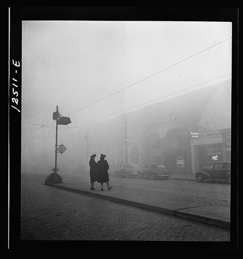 Chicago, Illinois. An unusually heavy fog in the early afternoon