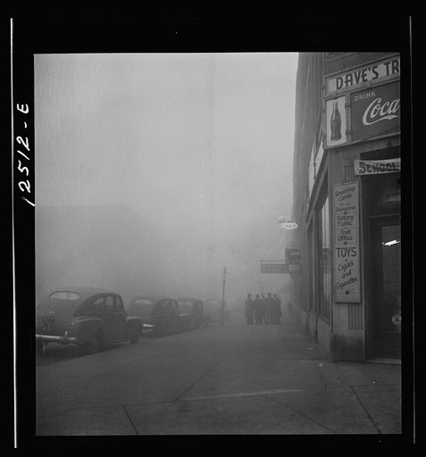 Chicago, Illinois. An unusually heavy fog in the early afternoon