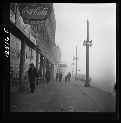 Chicago, Illinois. An unusually heavy fog in the early afternoon