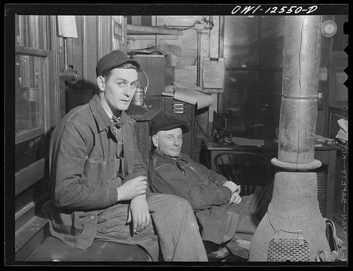 Chicago, Illinois. Workmen in the hump office resting a few minutes while waiting for the next "cut" to come over the hump in a Chicago and Northwestern Railroad yard