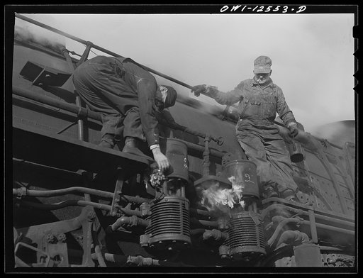 Chicago, Illinois. Engineer and fireman thawing out air compressors on a cold morning at a Chicago and Northwestern Railroad yard