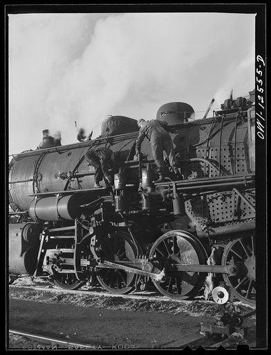 Chicago, Illinois. Engineer and fireman thawing out air compressors on a cold morning at a Chicago and Northwestern Railroad yard