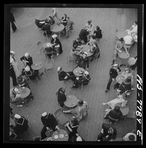 New York, New York. The mall restaurant in Central Park on Sunday