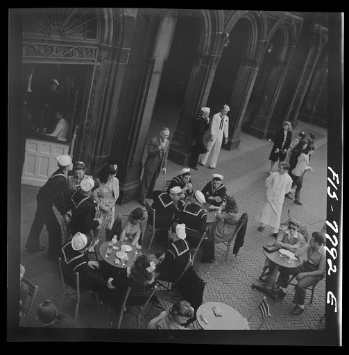 New York, New York. The mall restaurant in Central Park on Sunday