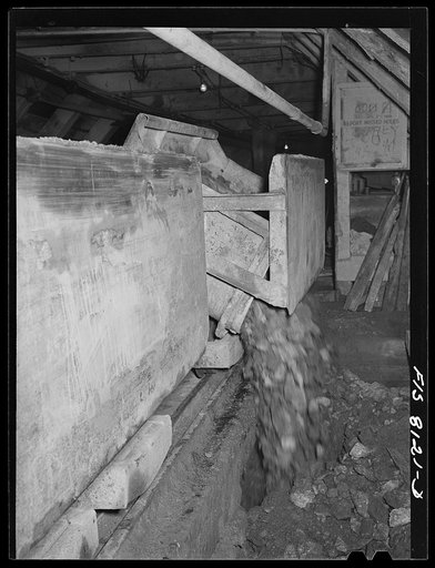 Butte, Montana. Anaconda Copper Mining Company. Cars dump copper ore automatically into hoppers from which it is lifted to surface