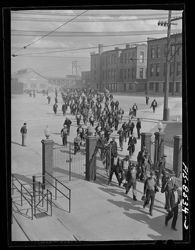 Anaconda smelter, Montana. Anaconda Copper Mining Company. Men on the day shift leave at end of work