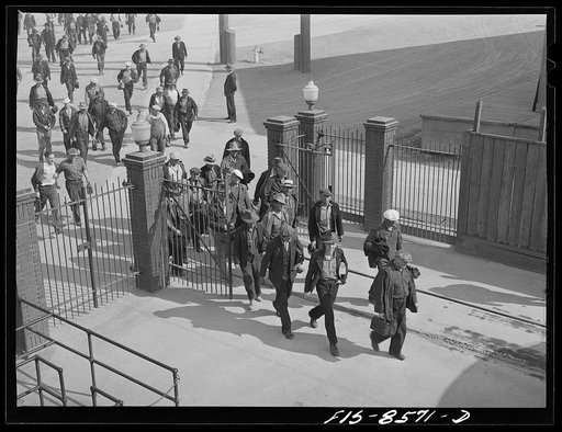 Anaconda smelter, Montana. Anaconda Copper Mining Company. Workmen leaving at end of day
