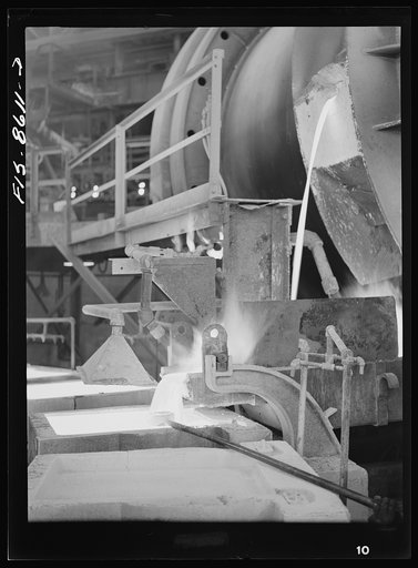 Anaconda smelter, Montana. Anaconda Copper Mining Company. Pouring copper anodes from refining furnace; sample of copper being taken