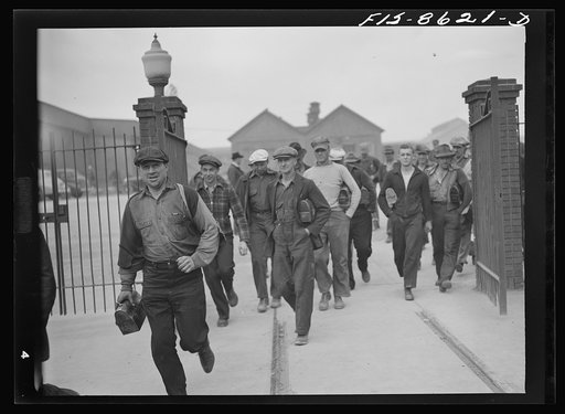 Anaconda smelter, Montana. Anaconda Copper Mining Company. Workmen leaving at end of day