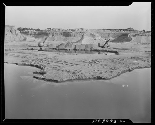 Novi (vicinity), Michigan. Gravel pit