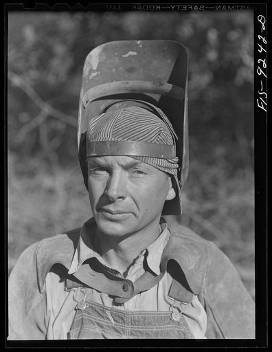 Arkansas-Texas state line to Gurdon, Arkansas. War emergency pipeline from Longview, Texas to Norris City, Illinois. Electric welder
