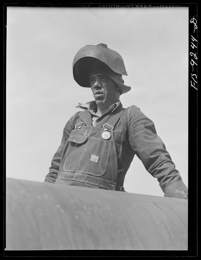 Arkansas-Texas state line to Gurdon, Arkansas. War emergency pipeline from Longview, Texas to Norris City, Illinois. Electric welder