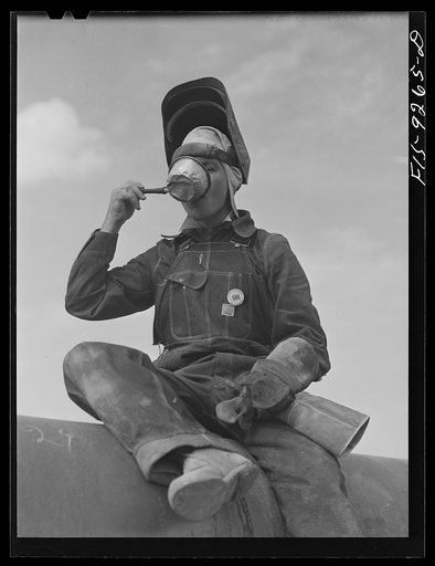 Untitled photo, possibly related to: Little Rock, Arkansas to Missouri-Arkansas state line. War emergency pipeline from Longview, Texas to Norris City, Illinois. Welder getting a drink water