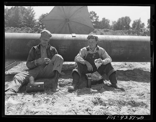 Longview, Texas to Arkansas state line. War emergency pipeline from Longview, Texas to Norris City, Illinois. Pipeliners at lunch