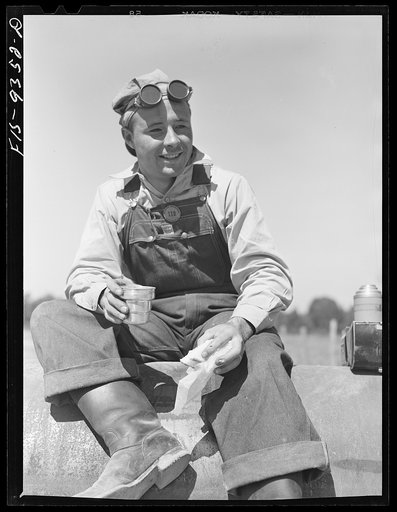 Longview, Texas to Arkansas state line. War emergency pipeline from Longview, Texas to Norris City, Illinois. Pipeliner at lunch