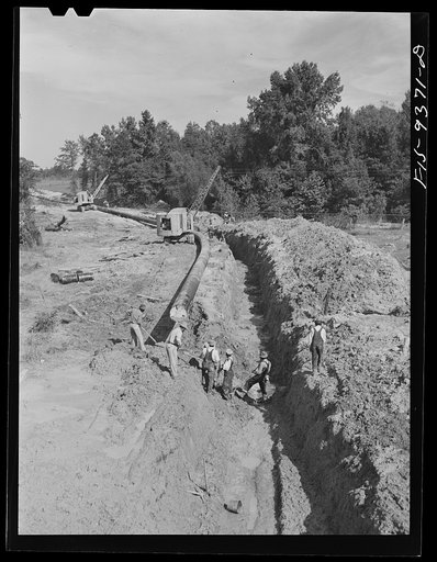 Longview, Texas to Arkansas state line. War emergency pipeline from Longview, Texas to Norris City, Illinois. Two shovels and gang of laborers removing mud and water from drag hole