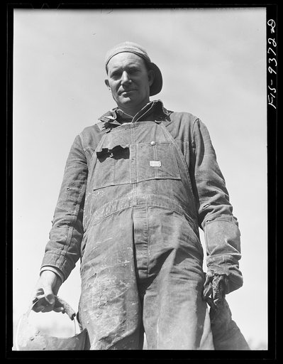 Arkansas-Texas state line to Gurdon, Arkansas. War emergency pipeline from Longview, Texas to Norris City, Illinois. An electric welder