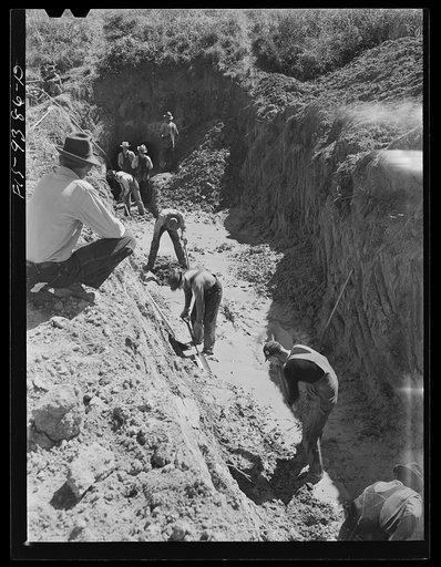 Longview, Texas to Arkansas state line. War emergency pipeline from Longview, Texas to Norris City, Illinois. Digging a tunnel where pipeline will go under the railroad tracks