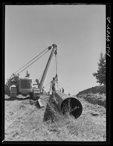 Longview, Texas to Arkansas state line. War emergency pipeline from Longview, Texas to Norris City, Illinois. Preparing to hoist 200 foot section of welded pipe to position over ditch to join the main line