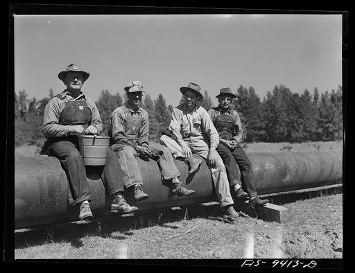 Longview, Texas to Arkansas state line. War emergency pipeline from Longview, Texas to Norris City, Illinois. Pot firers and waterboy waiting for the doping crew