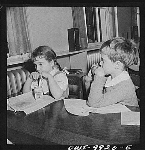 New York, New York. The Lincoln School of Teachers' College, Columbia University. Mid-morning lunch in the kindergarten