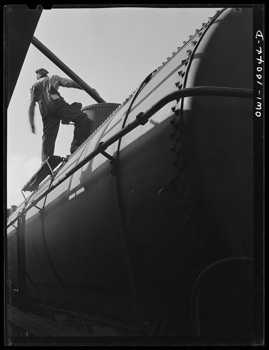 Tulsa, Oklahoma. Loading a tank car at the Mid-continent refinery
