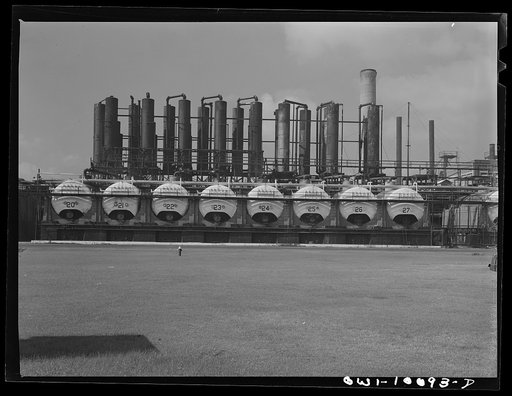 Tulsa, Oklahoma. Shell stills at the Mid-continent refinery
