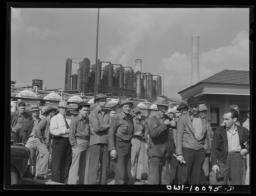 Tulsa, Oklahoma. Change of shift at the Mid-continent refinery