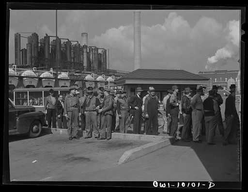 Tulsa, Oklahoma. Change of shift at the Mid-continent refinery
