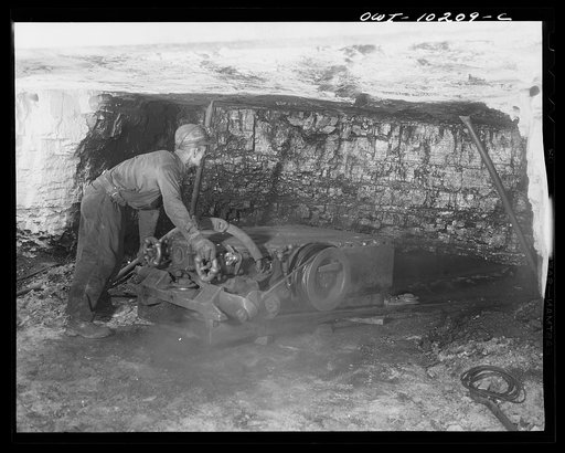 Pittsburgh, Pennsylvania (vicinity). Montour no. 4 mine of the Pittsburgh Coal Company. Under cutting
